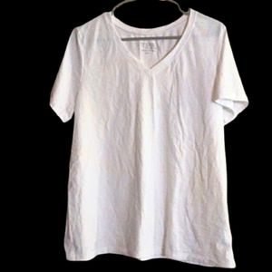 Time And Tru  V-Neck White short sleeve Tee